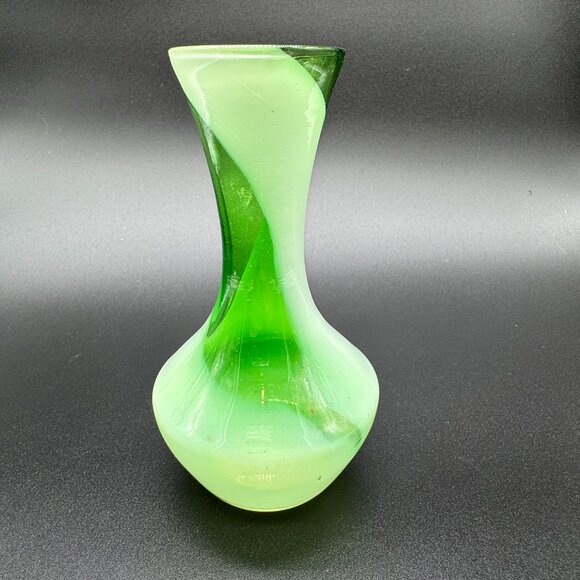 Hand Blown Glass Vase Green And White Swirl 5.5" Tall - Picture 1 of 7